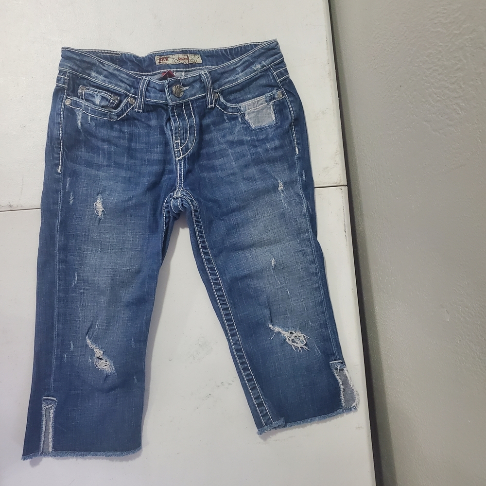 Trendy Distressed Blue Cropped Jeans